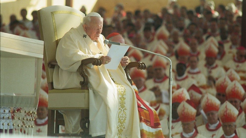 San Giovanni Paolo II durante una celebrazione